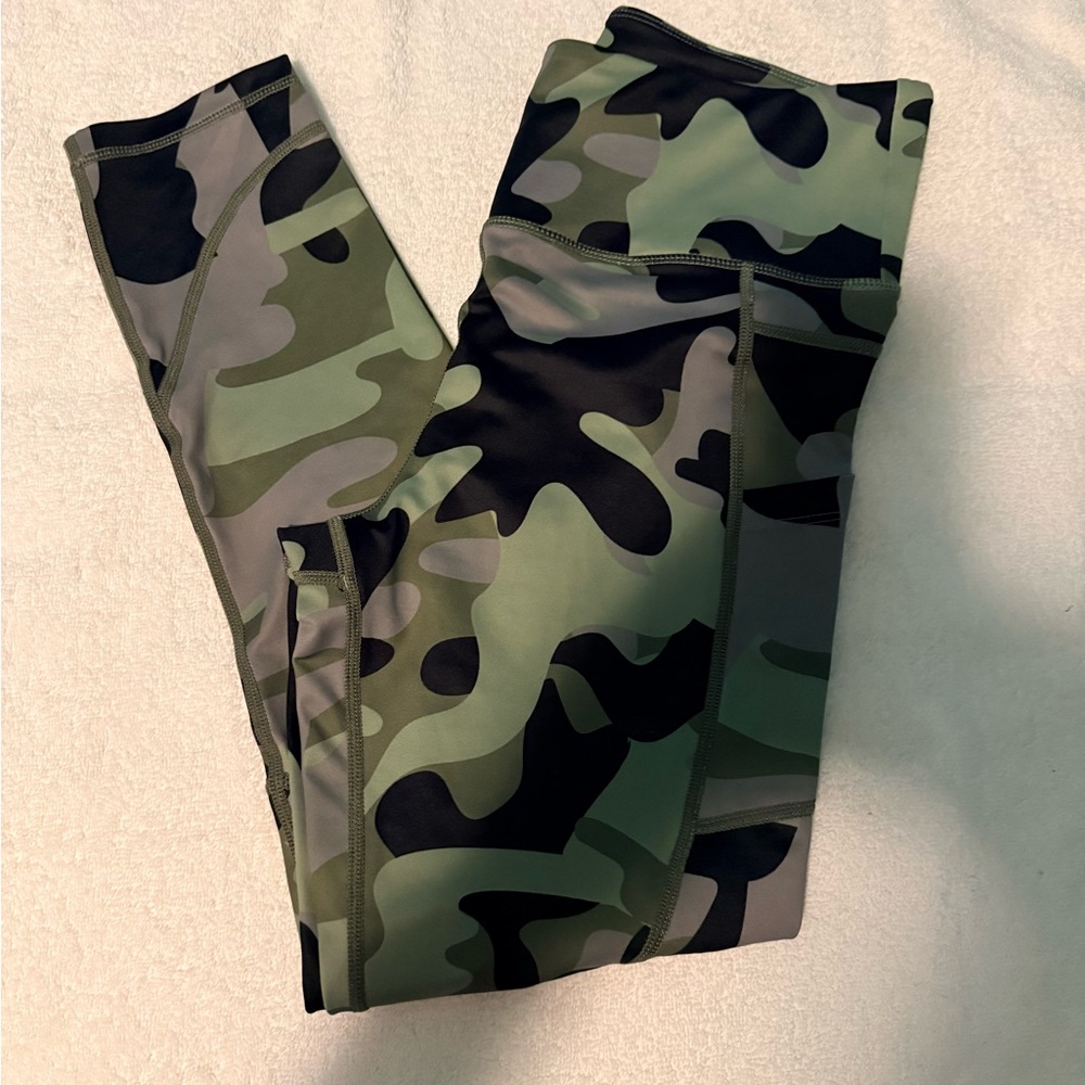 ZYIA Women’s Camo Leggings - Green and Black